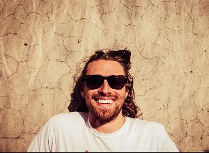 Casual Close Up Cracks 979602 1